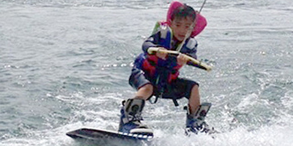 山中湖ウェイクボードならガクロクマリン